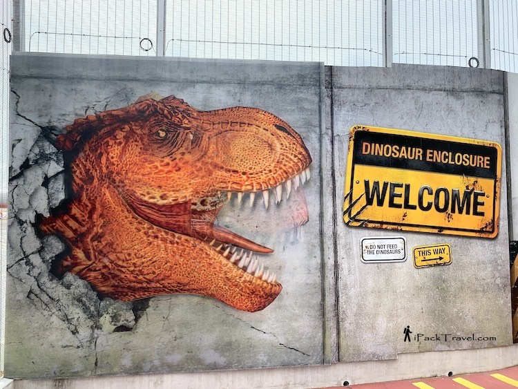 Changi Jurassic Mile: 3D head of a roaring T-rex