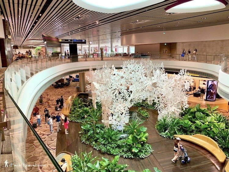 More steel artworks in Changi Terminal 4