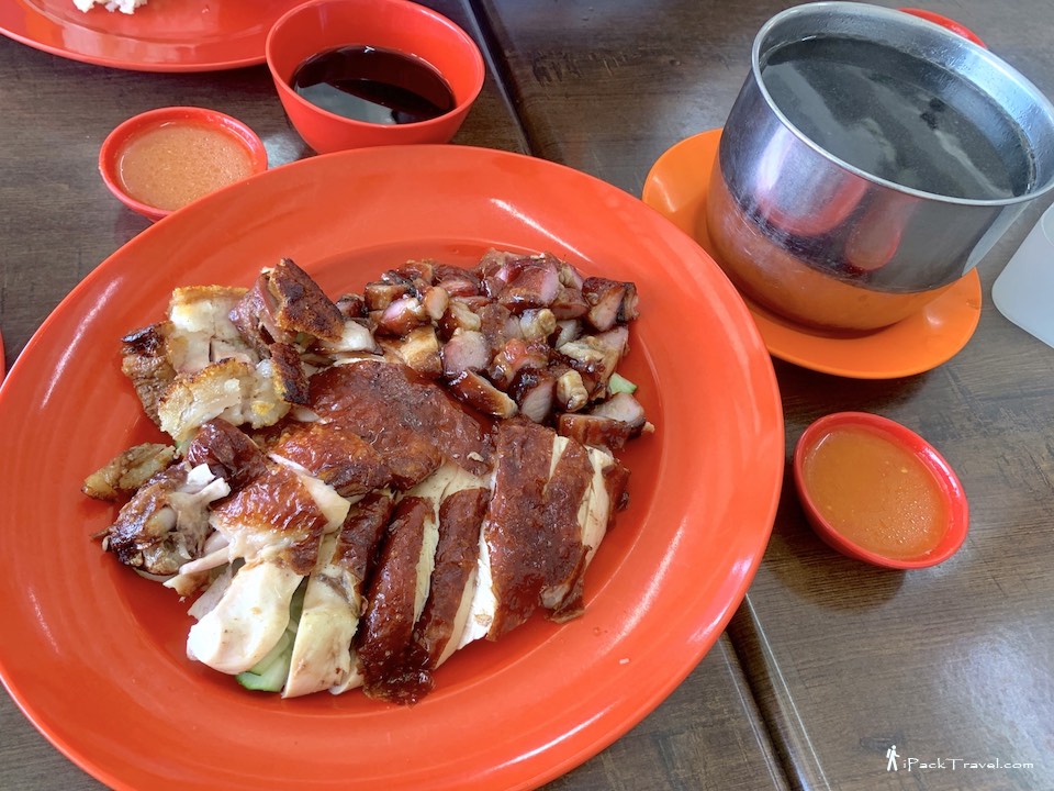 Heng Heng Hainanese Chicken Rice (兴兴烧腊海南鸡饭): Platter of half a roasted chicken, honey barbecue pork and roasted pork and black bean soup