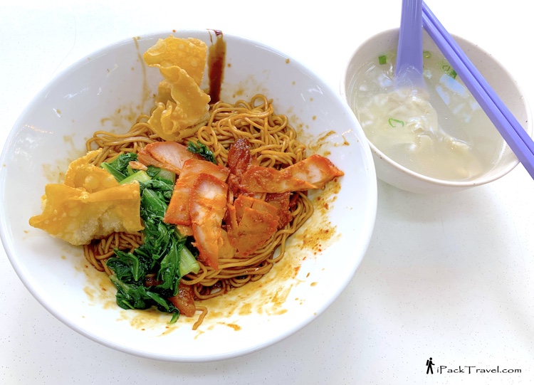 Pontian Wanton Noodles (笨珍云吞面): Wanton Noodle with black sauce and chilli