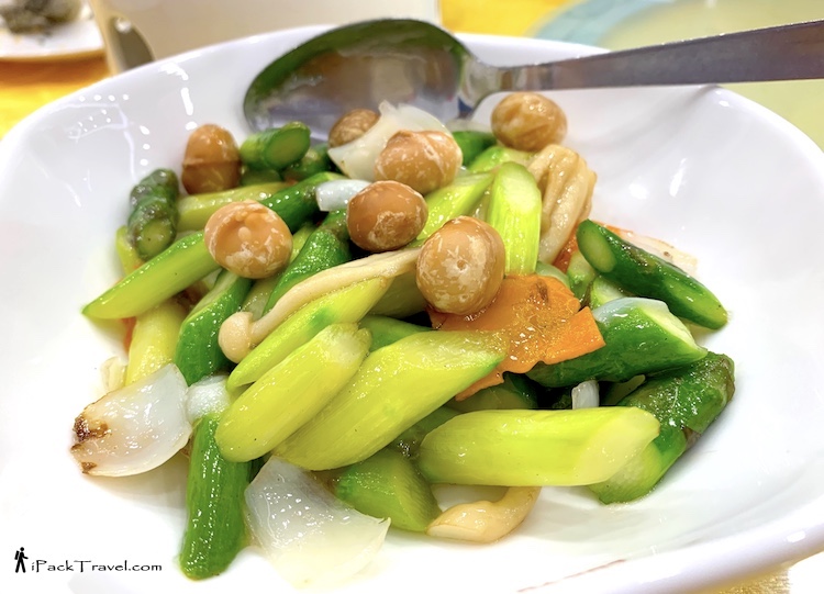 Swatow City (汕头城): Asparagus with Lily Bulbs & Macadamia Nut (夏果鲜百合芦笋)
