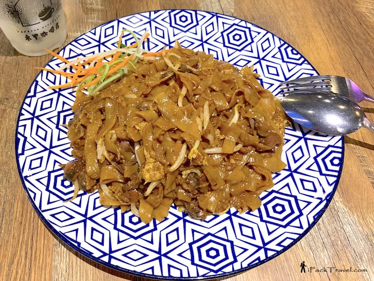 Tangkak Kopitiam (东甲咖啡店): Siham Kuey Teow (鲜蛤炒粿条)