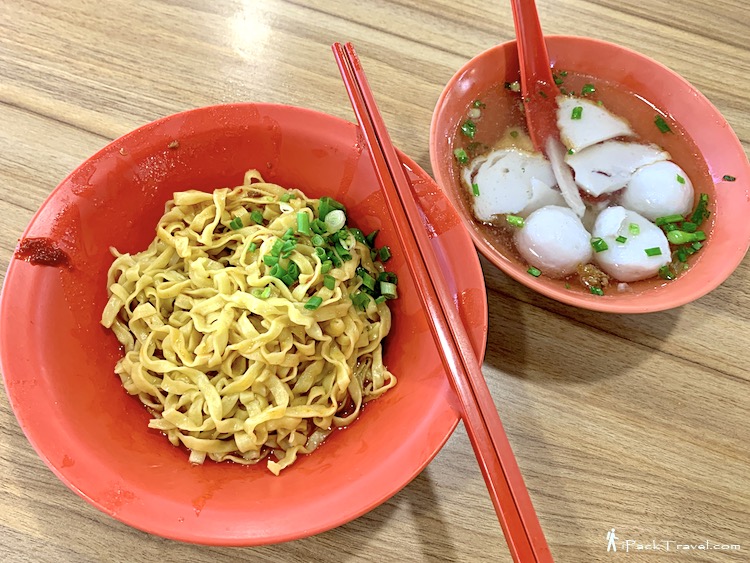 Thye Hong Fishball Noodle: Fishball Mee pok (dry)