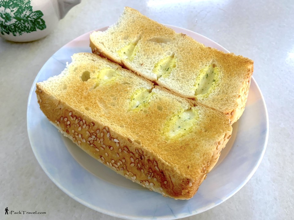 Yong Juan Hin Coffee Shop (永泉兴传统海南咖啡店): Homemade Garlic Bread (香蒜吐司)