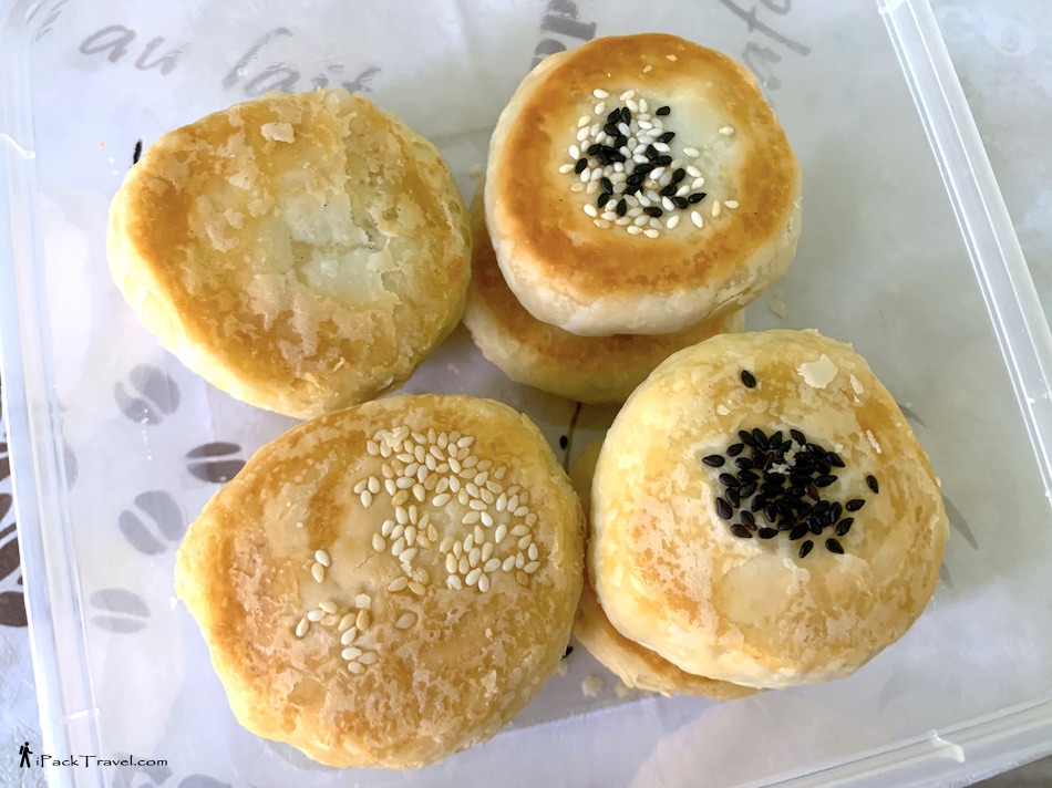 Almond Bakery (杏仁烘培坊): 4 flavours of tau sar piah