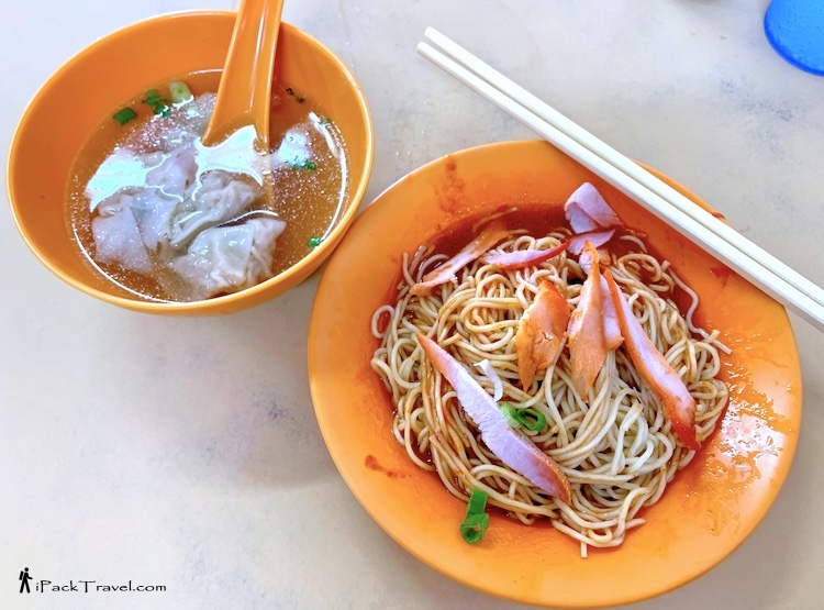 Heng Heng Wanton Noodle (兴兴笨珍云吞面): Tomato-sauce wanton noodle