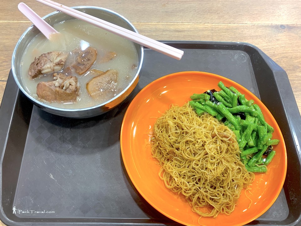 Jing Xin Yuan Economic Bee Hoon & Herbal Soup (净心园经济米粉.老火煲汤): Herbal soup with bee hoon