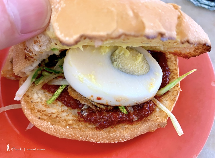 The Original Kluang Rail Coffee: Bun sambal