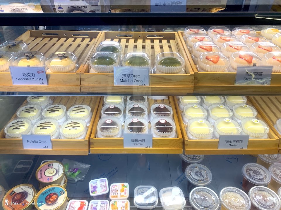 Sien's Kitchen Mochi (阿贤厨房.雪媚娘): Mochis in glass shelf