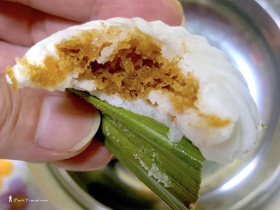 Chinatown Tan's Tutu Coconut Cake (牛车水陈家嘟嘟糕): Tutu Cake with coconut filling