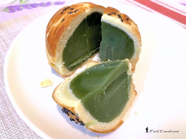 Yu Kong Moon Cake (游港上海月饼): Green tea mooncake without yolk